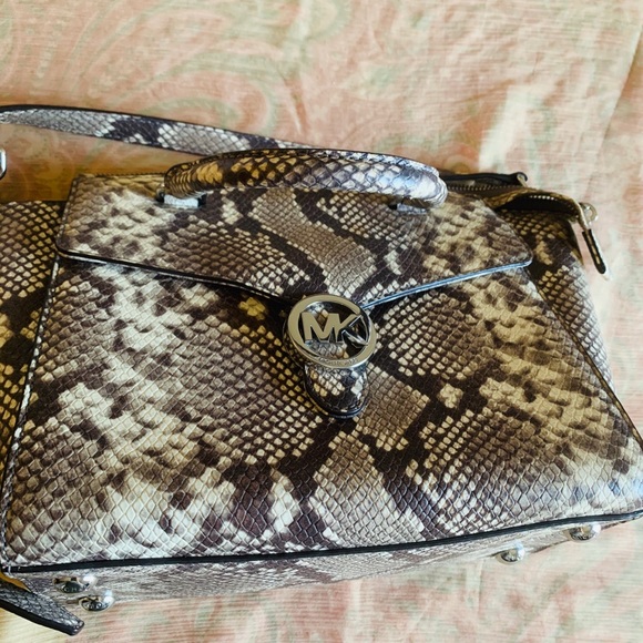 Mk snake skin handbag - Picture 6 of 7
